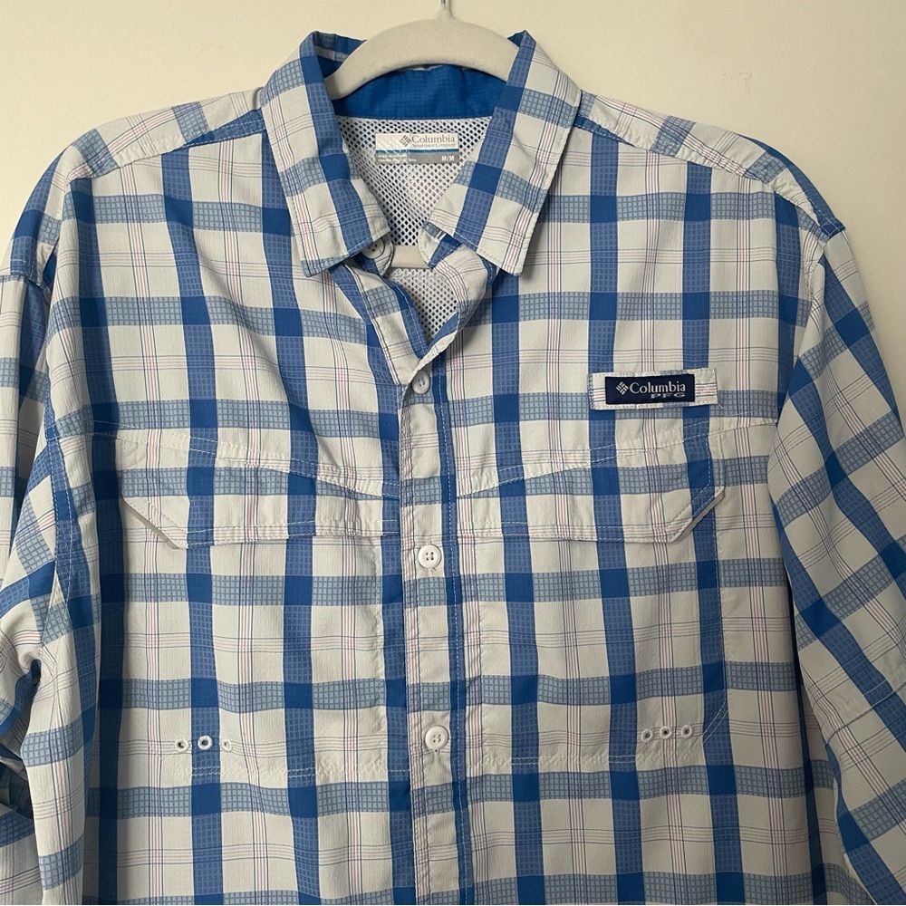 Columbia Men's Casual Blue and White Checkered Shirt, size M‎